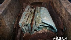 太山龙泉寺金棺出土十多牛为何不打开？仅因为一个蝴蝶结