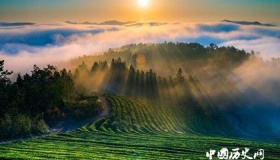 云贵高原怎么形成的海拔省份湖泊河流有哪些