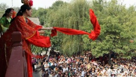 抛绣球寓意抛绣球选夫婿最早源于什么？