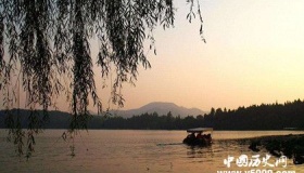 杭州相关诗词 诗词中怎样写杭州的？