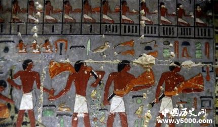 埃及发现4400年前古墓 埃及4400年前古墓里有什么？