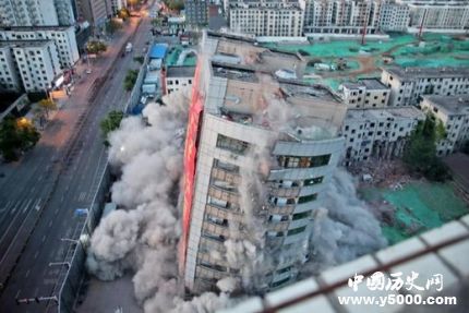 郑州冰熊大厦爆破 为什么要爆破郑州冰熊大厦？