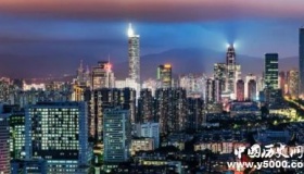 地球的经济中心在哪里？地球经济中心需要哪些条件？