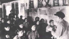新中国扫盲运动 让人们“睁开”眼睛
