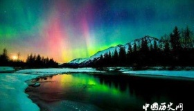 极光为什么只出现在南北两极