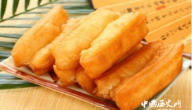 油条的典故与历史上的谁有关