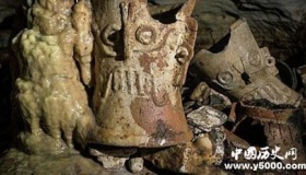 考古学家在玛雅墓穴中发现颅骨