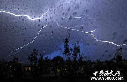 暴雨的是怎么形成的_暴雨的预防措施_中国历史网