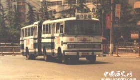 世界上第一辆公共汽车