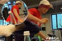 甄子丹蒙眼瓶盖挑战