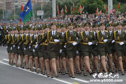 解放军仪仗队亮相白俄罗斯_解放军中国仪仗队在白俄罗斯阅兵_中国历史网