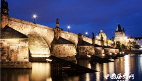 查理大桥的建筑特色及历史