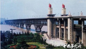 南京长江大桥的建筑特色与意义