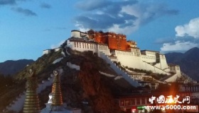 西藏迎旅游高峰 需预约参观布达拉宫