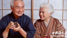 日本人均寿命创新高 女性平均比男性多活6年