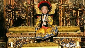 故宫龙椅真是个烫手山芋 都想坐又都不敢去坐 是迷信么