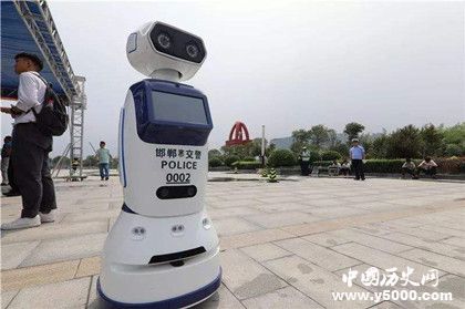 机器人交警上岗_中国首批机器人交警上岗_机器人交警是怎么工作的_中国历史网