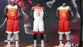 中国男篮全新战袍 又是全新的番茄炒蛋吗