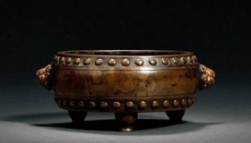 问鼎中原的典故有何而来？是谁赋予鼎神圣的寓意