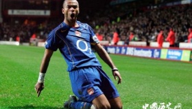 曾世界第一左后卫阿什利科尔宣布退役