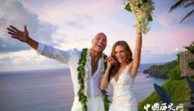 巨石强森结婚 12年爱情长跑修成正果