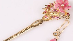 步摇：行步则动摇