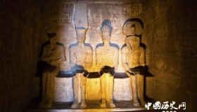 阿布辛贝神庙闻名于世的太阳节奇观