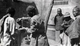 四川军阀混战像过家家：“哪天有空，打个仗吧。”