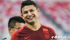 归化球员艾克森打入国足首粒进球 锋无力解决了！