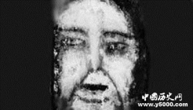 西班牙贝尔梅兹市墙里出现的奇怪人头像