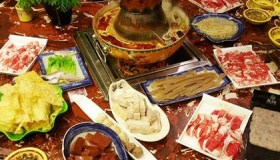 今有幸围锅而坐，铜火锅的历史不了解一下？