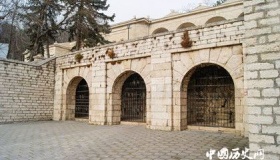 拱型建筑最早出现在什么时候