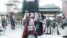 任性举起龙文赤鼎结果砸断胫骨气绝而亡的秦武王