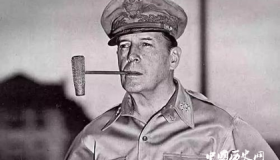 朝鲜战争麦克阿瑟放话，要轰炸中国东北，美英法三国为何生气