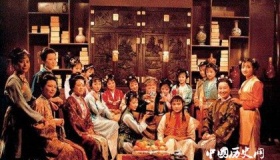 都说瘦死的骆驼比马大，红楼梦中的贾府为什么还会衰落？