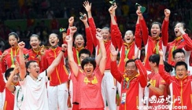 中国女排教练郎平的励志故事：“铁榔头”果然是从小养成的