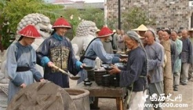 和珅救灾往粥里放沙子，纪晓岚很愤怒，乾隆和百姓却露出了笑容