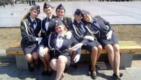 苏联的漂亮女兵，为何打仗时只允许穿裙子，看完就懂了