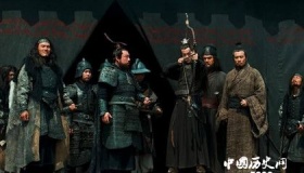 吕布收了袁术的钱粮为什么还要辕门射戟救刘备