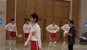李宇春女排造型曝光，大长腿丸子头软萌绝配