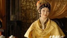 红楼梦中王熙凤是凭什么成为贾府一姐的