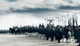 古时候打仗，第一排的士兵为何不怕当炮灰送死