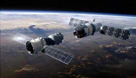 神舟一号发射时间地点