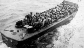 希金斯登陆艇：诺曼底登陆中的明星武器