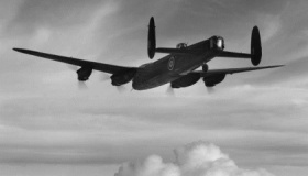 兰开斯特式轰炸机：二战英国最大的战略轰炸机