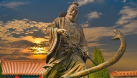 刘邦斩蛇起义的故事