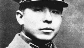 张学良生平简介：民国四大美男子之一