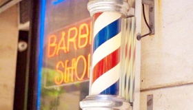 理发店的红白蓝旋转灯柱是怎么来的