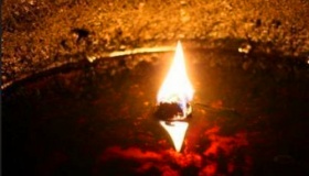 古墓里的灯为什么能长明不灭