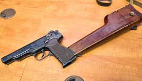 斯捷奇金手枪：现代版盒子炮 枪械届的暴雨梨花针